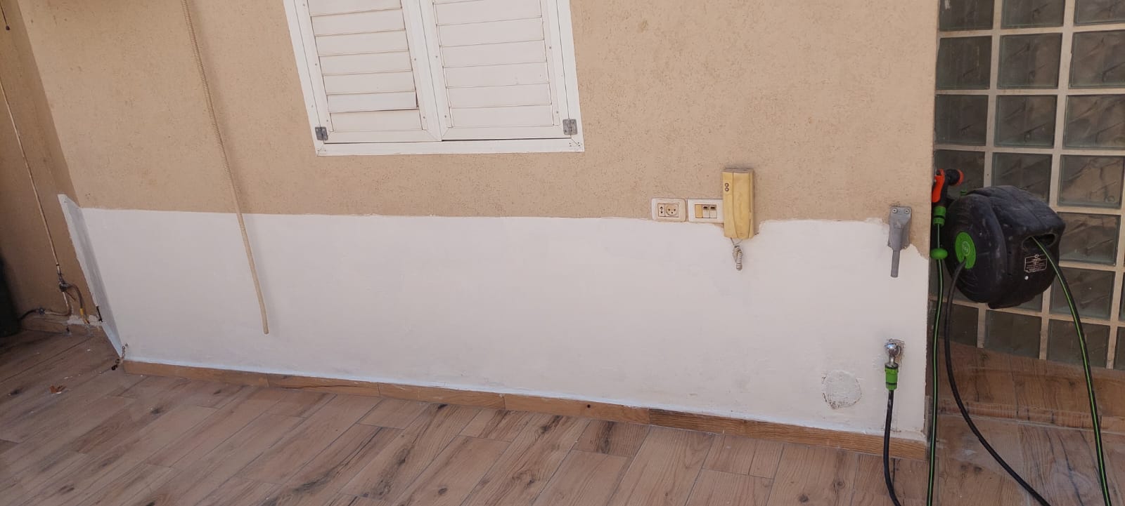 יישור והחלקת קירות